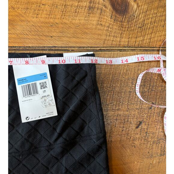 NWT Womens Nike Yoga Luxe High‎ Rise Black Capri Length Leggings Size Medium - Picture 6 of 9